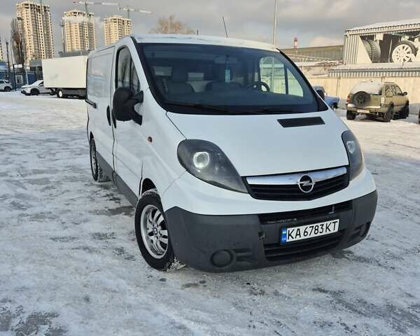 Білий Опель Віваро, об'ємом двигуна 2 л та пробігом 310 тис. км за 10500 $, фото 1 на Automoto.ua