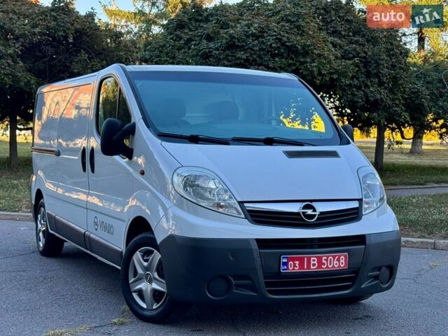 Білий Опель Віваро, об'ємом двигуна 2 л та пробігом 295 тис. км за 11850 $, фото 1 на Automoto.ua