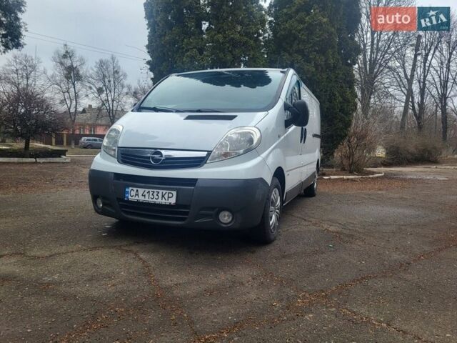 Белый Опель Виваро, объемом двигателя 2 л и пробегом 280 тыс. км за 12200 $, фото 1 на Automoto.ua