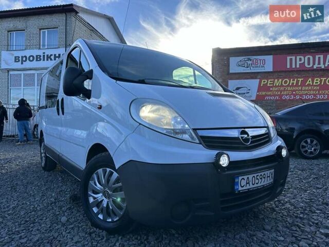Белый Опель Виваро, объемом двигателя 2 л и пробегом 331 тыс. км за 10800 $, фото 1 на Automoto.ua
