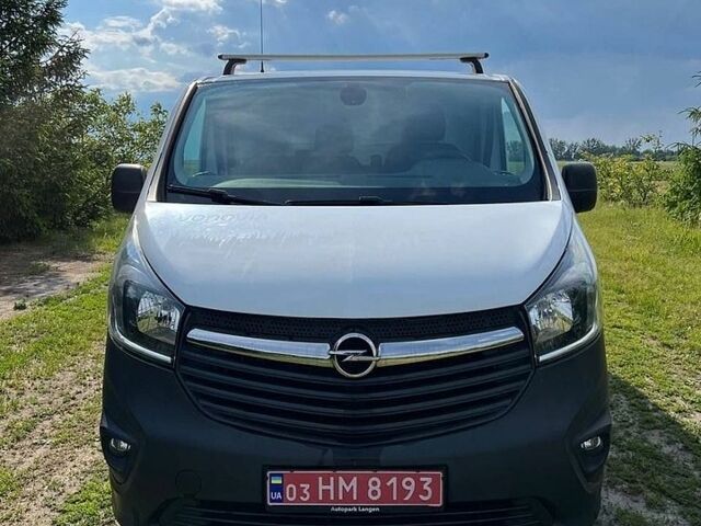 Белый Опель Виваро, объемом двигателя 1.6 л и пробегом 174 тыс. км за 13700 $, фото 1 на Automoto.ua