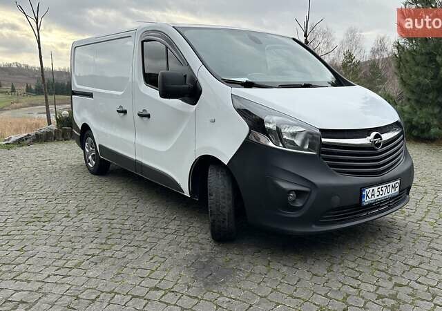 Белый Опель Виваро, объемом двигателя 1.6 л и пробегом 260 тыс. км за 10900 $, фото 1 на Automoto.ua