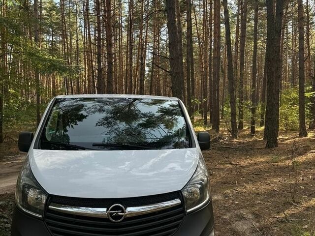 Білий Опель Віваро, об'ємом двигуна 1.6 л та пробігом 340 тис. км за 12000 $, фото 1 на Automoto.ua