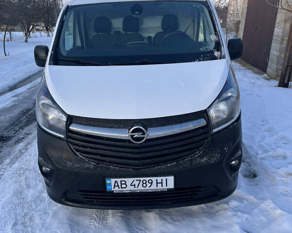 Белый Опель Виваро, объемом двигателя 1.6 л и пробегом 180 тыс. км за 12650 $, фото 1 на Automoto.ua