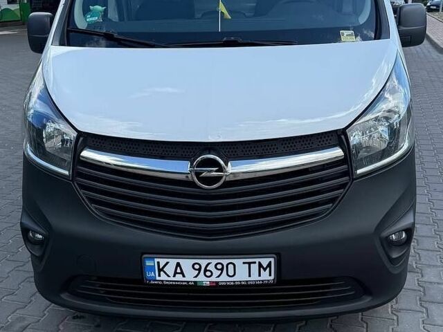 Білий Опель Віваро, об'ємом двигуна 1.6 л та пробігом 274 тис. км за 13500 $, фото 1 на Automoto.ua