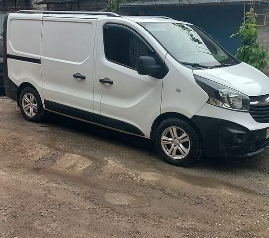 Белый Опель Виваро, объемом двигателя 1.6 л и пробегом 320 тыс. км за 12500 $, фото 1 на Automoto.ua