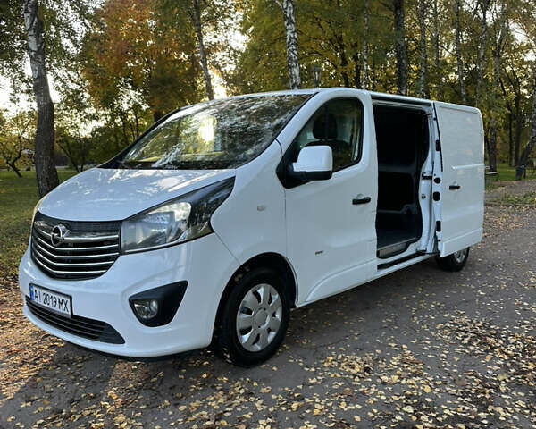 Белый Опель Виваро, объемом двигателя 1.6 л и пробегом 155 тыс. км за 15200 $, фото 1 на Automoto.ua