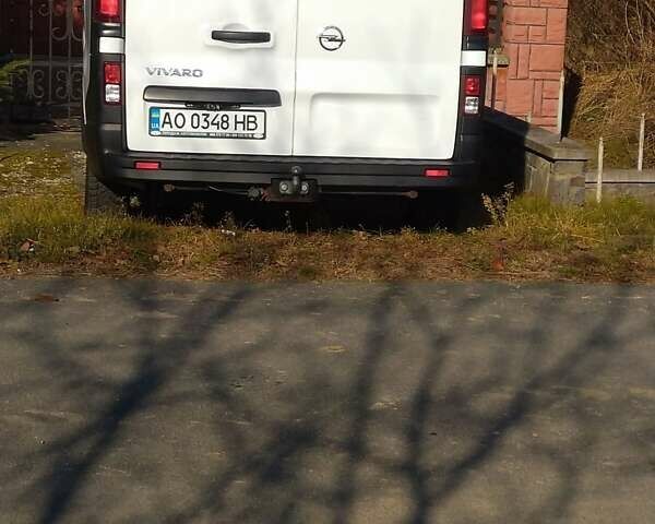 Белый Опель Виваро, объемом двигателя 1.6 л и пробегом 240 тыс. км за 10500 $, фото 1 на Automoto.ua