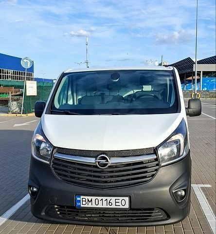 Белый Опель Виваро, объемом двигателя 1.6 л и пробегом 270 тыс. км за 16100 $, фото 1 на Automoto.ua
