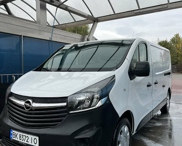 Белый Опель Виваро, объемом двигателя 1.6 л и пробегом 174 тыс. км за 12900 $, фото 1 на Automoto.ua