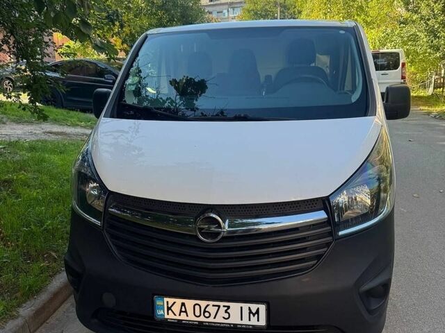 Белый Опель Виваро, объемом двигателя 1.6 л и пробегом 315 тыс. км за 15500 $, фото 1 на Automoto.ua