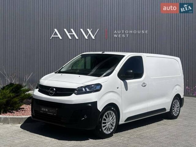 Белый Опель Виваро, объемом двигателя 1.5 л и пробегом 82 тыс. км за 17700 $, фото 1 на Automoto.ua
