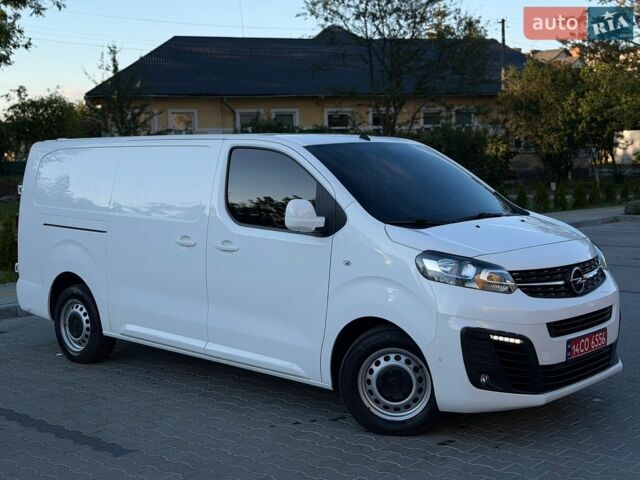 Белый Опель Виваро, объемом двигателя 2 л и пробегом 148 тыс. км за 17500 $, фото 1 на Automoto.ua