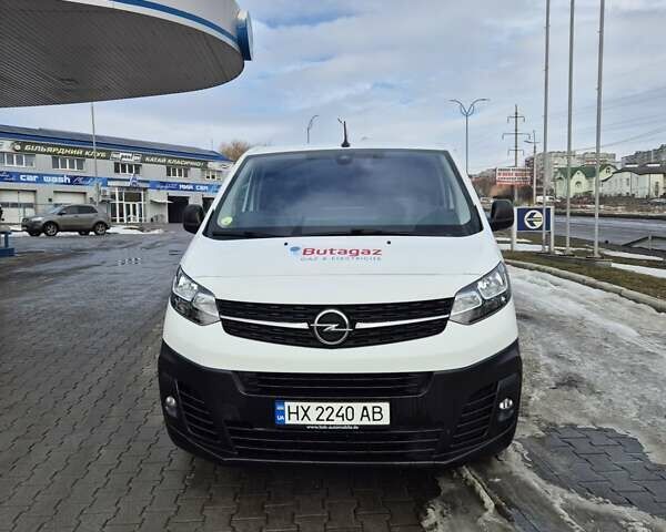 Белый Опель Виваро, объемом двигателя 2 л и пробегом 171 тыс. км за 21000 $, фото 1 на Automoto.ua
