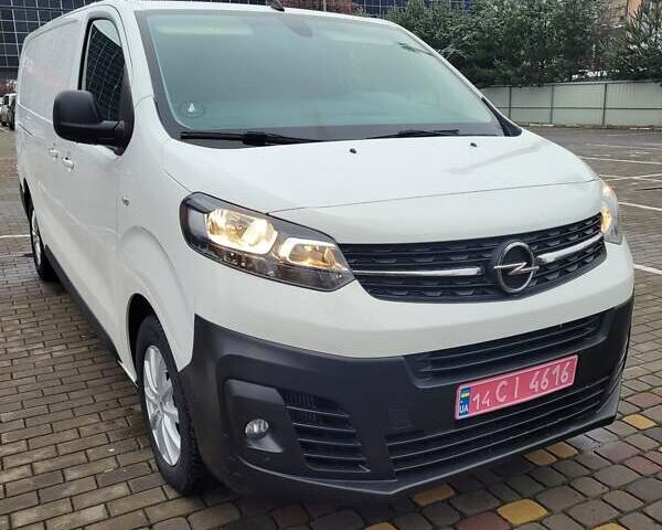 Белый Опель Виваро, объемом двигателя 2 л и пробегом 41 тыс. км за 22500 $, фото 1 на Automoto.ua