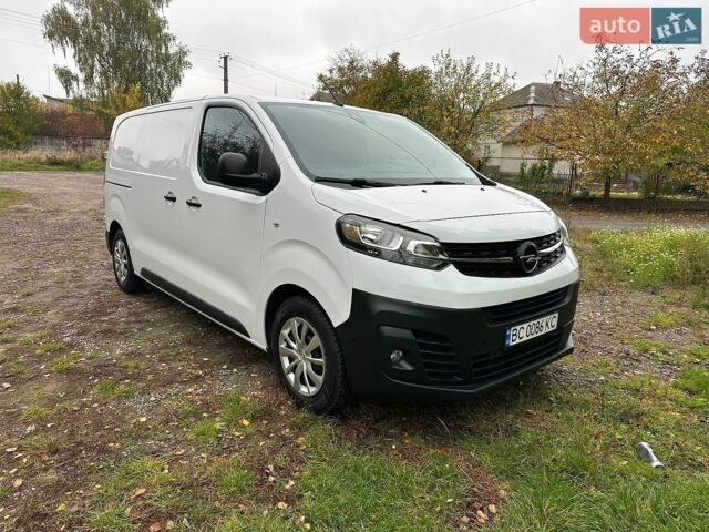 Белый Опель Виваро, объемом двигателя 1.5 л и пробегом 18 тыс. км за 22500 $, фото 1 на Automoto.ua