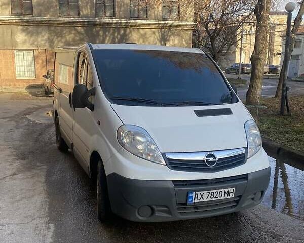 Білий Опель Віваро, об'ємом двигуна 2 л та пробігом 320 тис. км за 6200 $, фото 1 на Automoto.ua