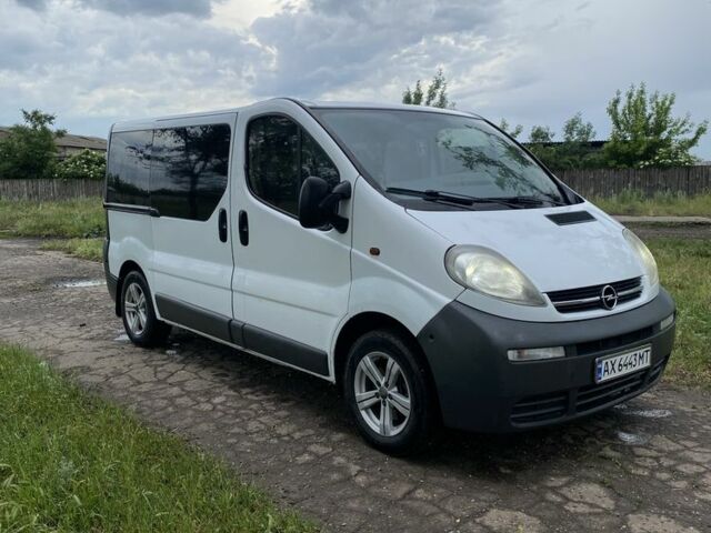 Белый Опель Виваро, объемом двигателя 1.9 л и пробегом 250 тыс. км за 4500 $, фото 1 на Automoto.ua