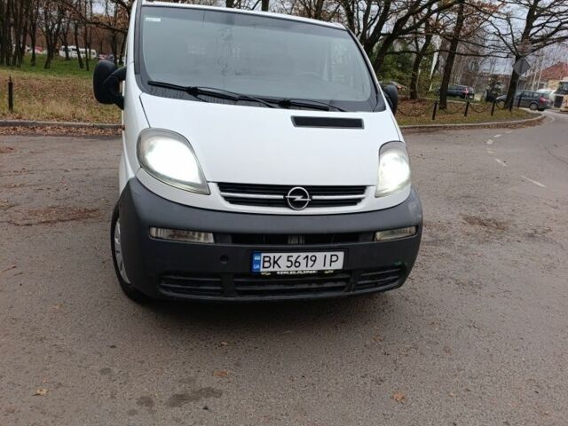 Білий Опель Віваро, об'ємом двигуна 1.9 л та пробігом 386 тис. км за 5800 $, фото 1 на Automoto.ua