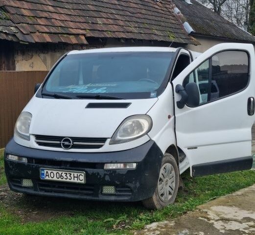 Белый Опель Виваро, объемом двигателя 1.9 л и пробегом 393 тыс. км за 5200 $, фото 1 на Automoto.ua