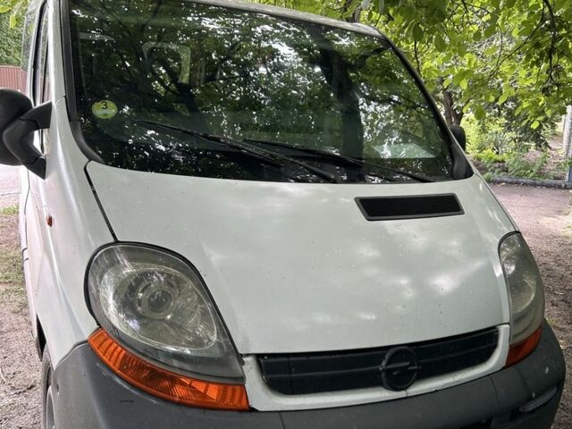 Белый Опель Виваро, объемом двигателя 1.9 л и пробегом 3 тыс. км за 4800 $, фото 1 на Automoto.ua