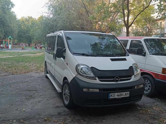 Белый Опель Виваро, объемом двигателя 1.9 л и пробегом 400 тыс. км за 6300 $, фото 1 на Automoto.ua