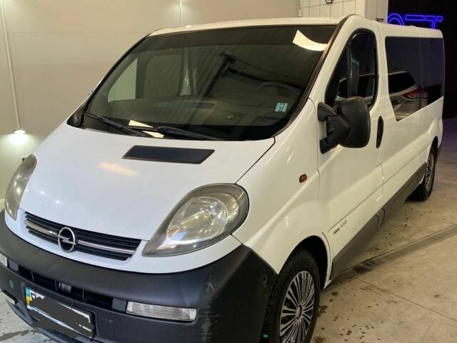 Белый Опель Виваро, объемом двигателя 1.9 л и пробегом 370 тыс. км за 6500 $, фото 1 на Automoto.ua