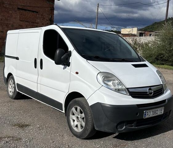 Белый Опель Виваро, объемом двигателя 1.9 л и пробегом 235 тыс. км за 6500 $, фото 1 на Automoto.ua