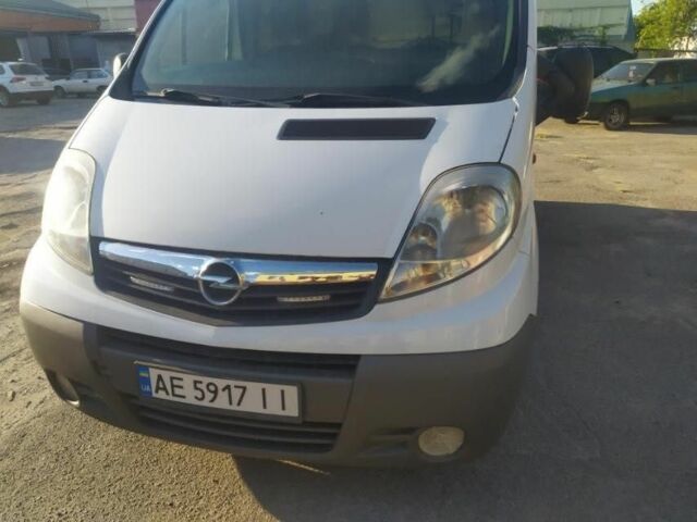 Белый Опель Виваро, объемом двигателя 2 л и пробегом 250 тыс. км за 6800 $, фото 1 на Automoto.ua