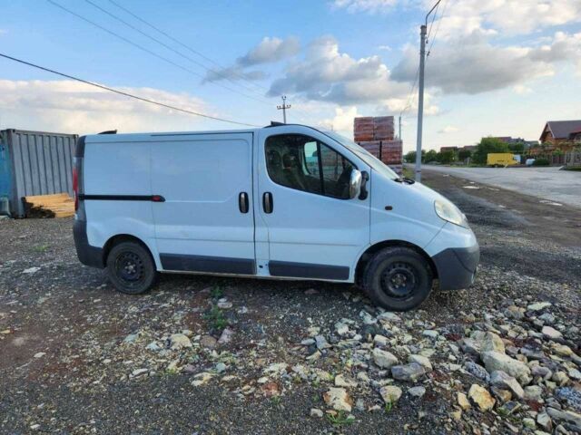 Белый Опель Виваро, объемом двигателя 2.5 л и пробегом 2 тыс. км за 5000 $, фото 1 на Automoto.ua