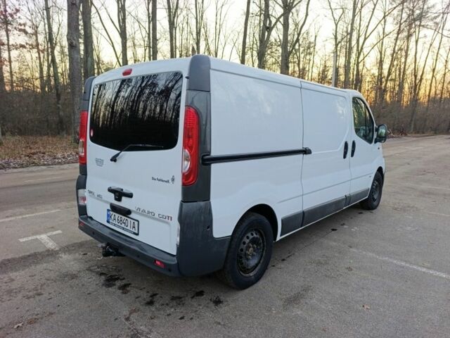 Білий Опель Віваро, об'ємом двигуна 2 л та пробігом 355 тис. км за 10000 $, фото 1 на Automoto.ua