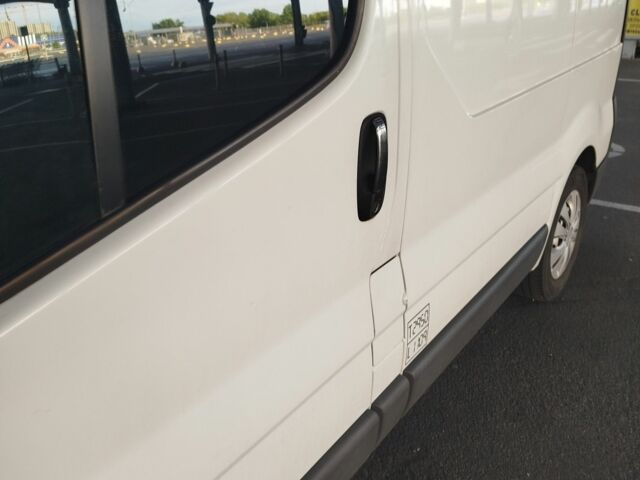 Белый Опель Виваро, объемом двигателя 0 л и пробегом 155 тыс. км за 11000 $, фото 1 на Automoto.ua