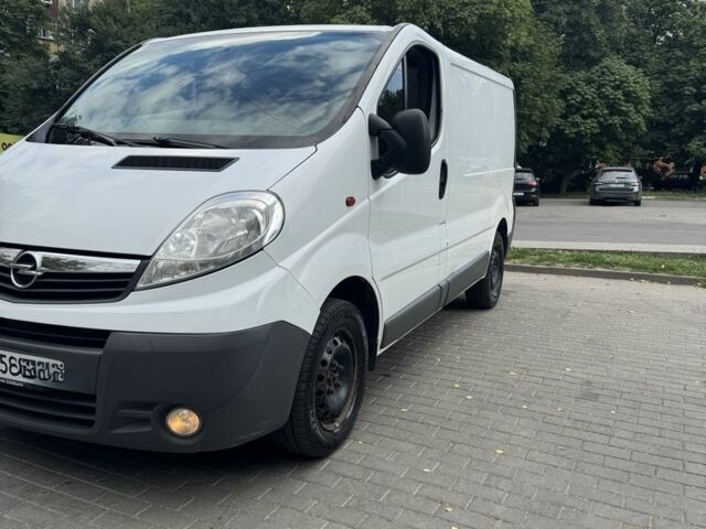 Белый Опель Виваро, объемом двигателя 2 л и пробегом 319 тыс. км за 8500 $, фото 1 на Automoto.ua
