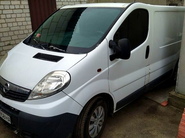 Белый Опель Виваро, объемом двигателя 2 л и пробегом 370 тыс. км за 9800 $, фото 1 на Automoto.ua