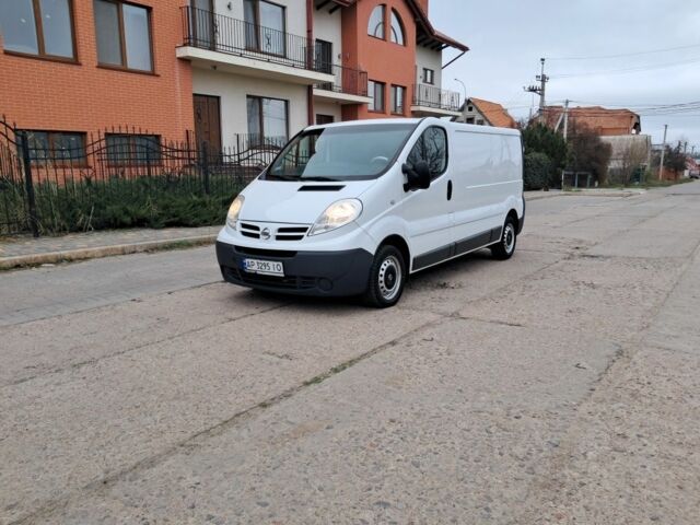 Білий Опель Віваро, об'ємом двигуна 2 л та пробігом 302 тис. км за 9399 $, фото 1 на Automoto.ua