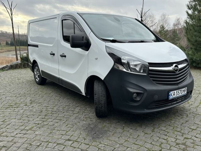 Белый Опель Виваро, объемом двигателя 1.6 л и пробегом 260 тыс. км за 10900 $, фото 1 на Automoto.ua