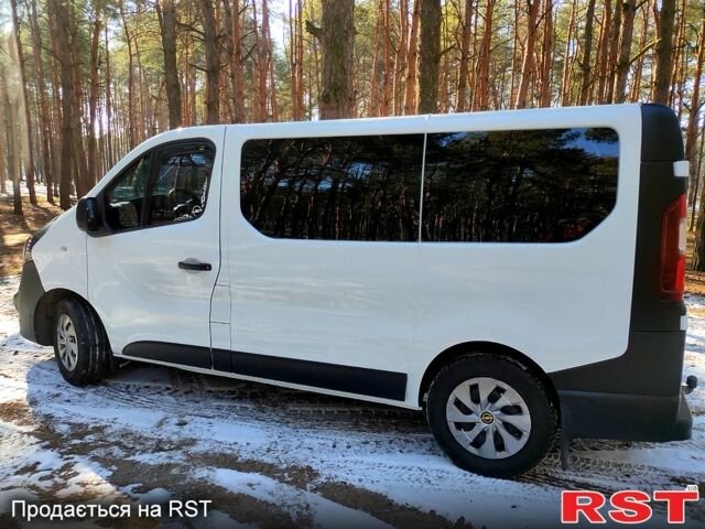 Белый Опель Виваро, объемом двигателя 1.6 л и пробегом 389 тыс. км за 13500 $, фото 1 на Automoto.ua