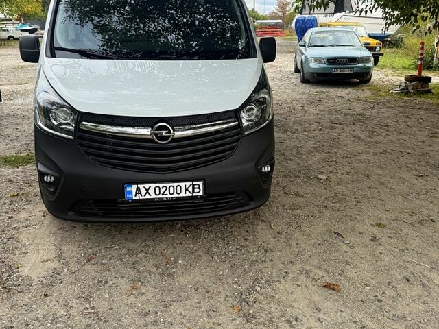 Белый Опель Виваро, объемом двигателя 1.6 л и пробегом 200 тыс. км за 16500 $, фото 1 на Automoto.ua
