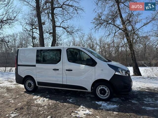 Белый Опель Виваро, объемом двигателя 1.6 л и пробегом 223 тыс. км за 14500 $, фото 1 на Automoto.ua