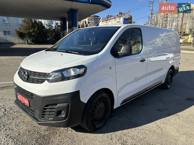 Белый Опель Виваро, объемом двигателя 2 л и пробегом 160 тыс. км за 17600 $, фото 1 на Automoto.ua