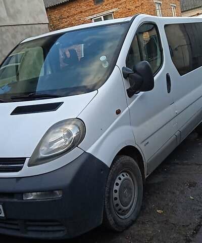 Белый Опель Виваро, объемом двигателя 1.87 л и пробегом 300 тыс. км за 5600 $, фото 1 на Automoto.ua