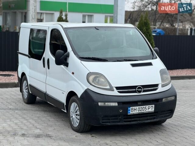 Белый Опель Виваро, объемом двигателя 1.9 л и пробегом 350 тыс. км за 5500 $, фото 1 на Automoto.ua