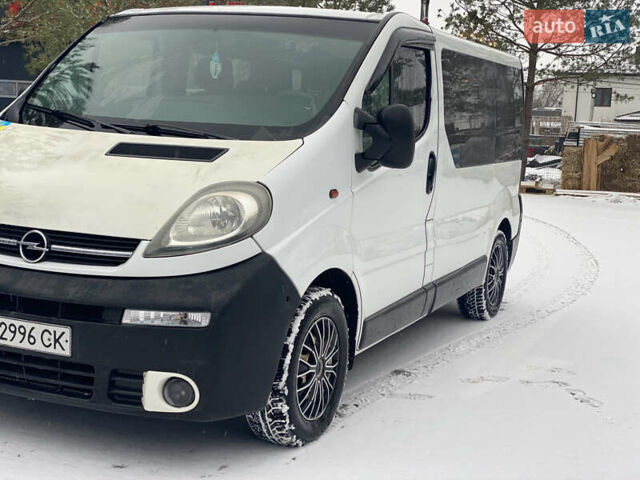 Белый Опель Виваро, объемом двигателя 1.87 л и пробегом 398 тыс. км за 4900 $, фото 1 на Automoto.ua