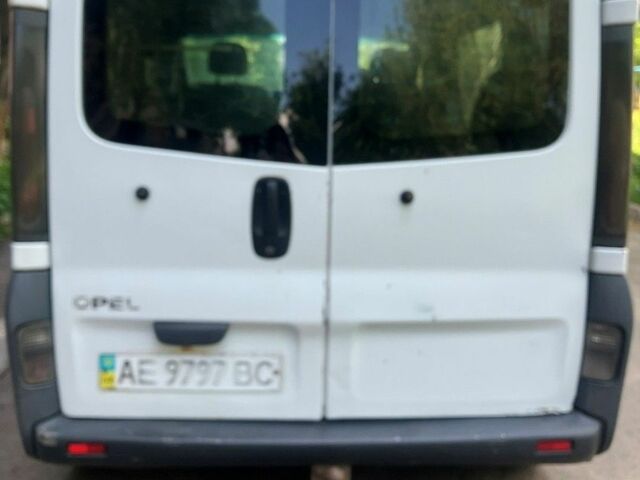 Білий Опель Віваро, об'ємом двигуна 1.9 л та пробігом 698 тис. км за 3500 $, фото 1 на Automoto.ua