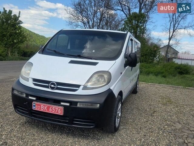 Белый Опель Виваро, объемом двигателя 1.9 л и пробегом 327 тыс. км за 4950 $, фото 1 на Automoto.ua