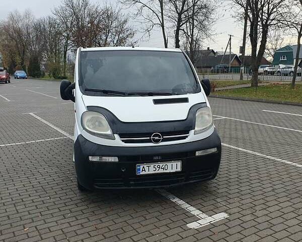 Белый Опель Виваро, объемом двигателя 1.9 л и пробегом 446 тыс. км за 5200 $, фото 1 на Automoto.ua