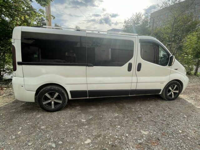 Белый Опель Виваро, объемом двигателя 1.9 л и пробегом 380 тыс. км за 7598 $, фото 1 на Automoto.ua