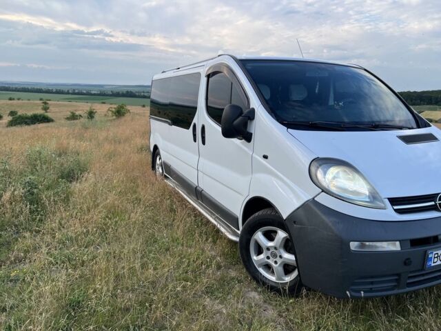Белый Опель Виваро, объемом двигателя 1.8 л и пробегом 453 тыс. км за 7900 $, фото 1 на Automoto.ua