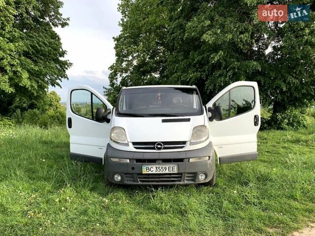 Белый Опель Виваро, объемом двигателя 1.87 л и пробегом 343 тыс. км за 6200 $, фото 1 на Automoto.ua