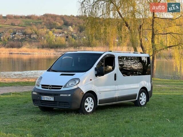 Белый Опель Виваро, объемом двигателя 1.87 л и пробегом 275 тыс. км за 7350 $, фото 1 на Automoto.ua